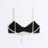 Top bikini con bordi a contrasto