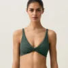 Top bikini con scollo all’americana a quadretti Top bikini con scollo all’americana a quadretti