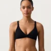 Top bikini con scollo all’americana in piqué con lacci sul retro Top bikini con scollo all’americana in piqué con lacci sul retro
