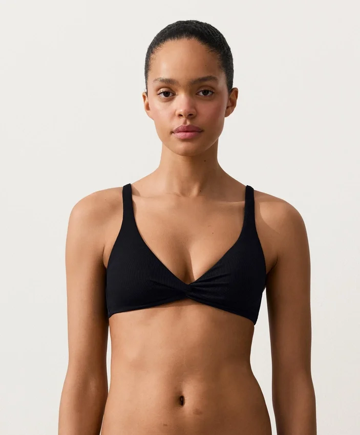 Top bikini con scollo all’americana in piqué con lacci sul retro Top bikini con scollo all’americana in piqué con lacci sul retro