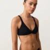 Top bikini con scollo all’americana in piqué con lacci sul retro Top bikini con scollo all’americana in piqué con lacci sul retro