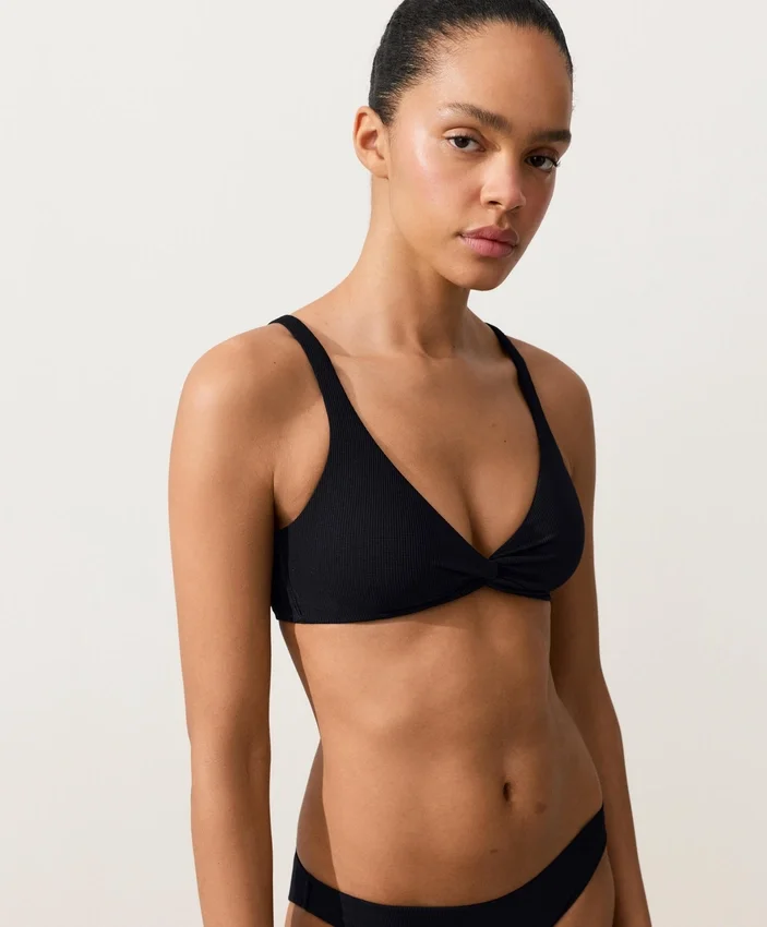 Top bikini con scollo all’americana in piqué con lacci sul retro Top bikini con scollo all’americana in piqué con lacci sul retro