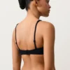 Top bikini con scollo all’americana in piqué con lacci sul retro Top bikini con scollo all’americana in piqué con lacci sul retro