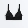 Top bikini con scollo all’americana in piqué con lacci sul retro Top bikini con scollo all’americana in piqué con lacci sul retro