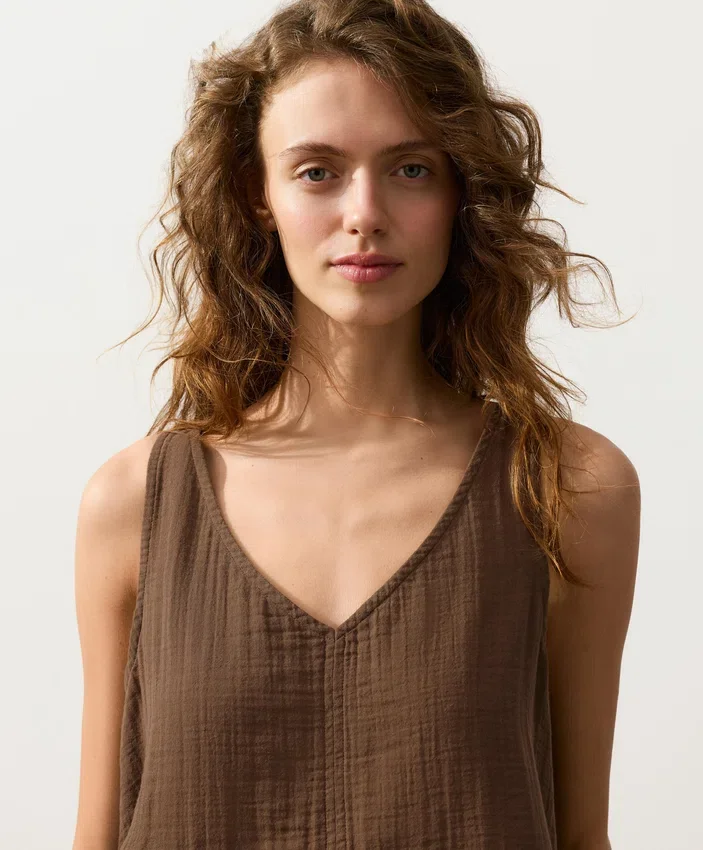 Top con spalline e scollo a V in 100% cotone Top con spalline e scollo a V in 100% cotone