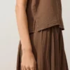 Top con spalline e scollo a V in 100% cotone Top con spalline e scollo a V in 100% cotone
