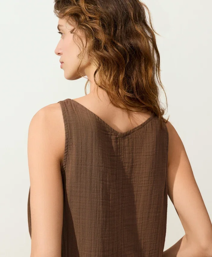 Top con spalline e scollo a V in 100% cotone Top con spalline e scollo a V in 100% cotone