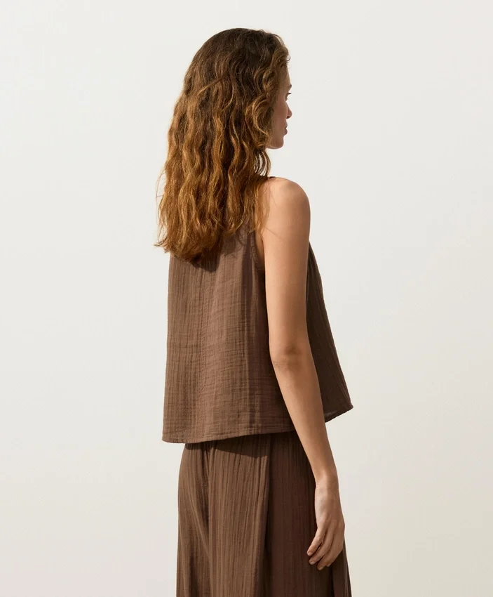 Top con spalline e scollo a V in 100% cotone Top con spalline e scollo a V in 100% cotone