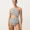 Trikini asimmetrico a righe in crochet Trikini asimmetrico a righe in crochet