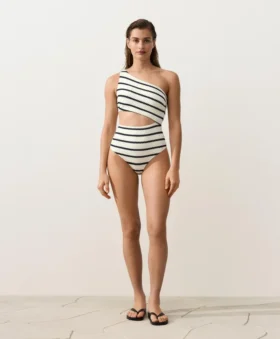 Trikini asimmetrico a righe in crochet