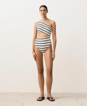 Trikini asimmetrico a righe in crochet