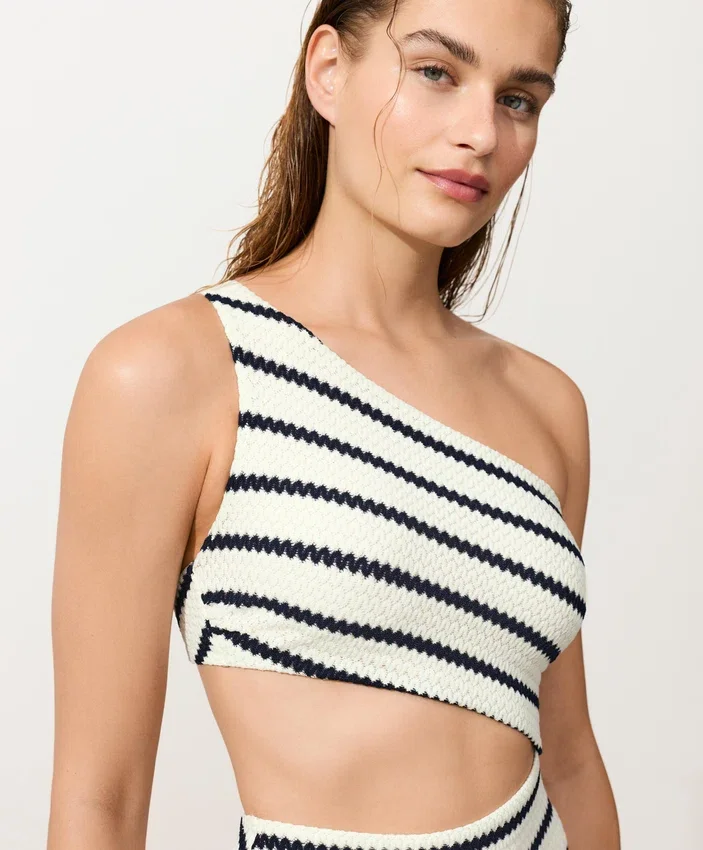 Trikini asimmetrico a righe in crochet Trikini asimmetrico a righe in crochet