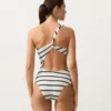 Trikini asimmetrico a righe in crochet Trikini asimmetrico a righe in crochet