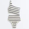 Trikini asimmetrico a righe in crochet Trikini asimmetrico a righe in crochet