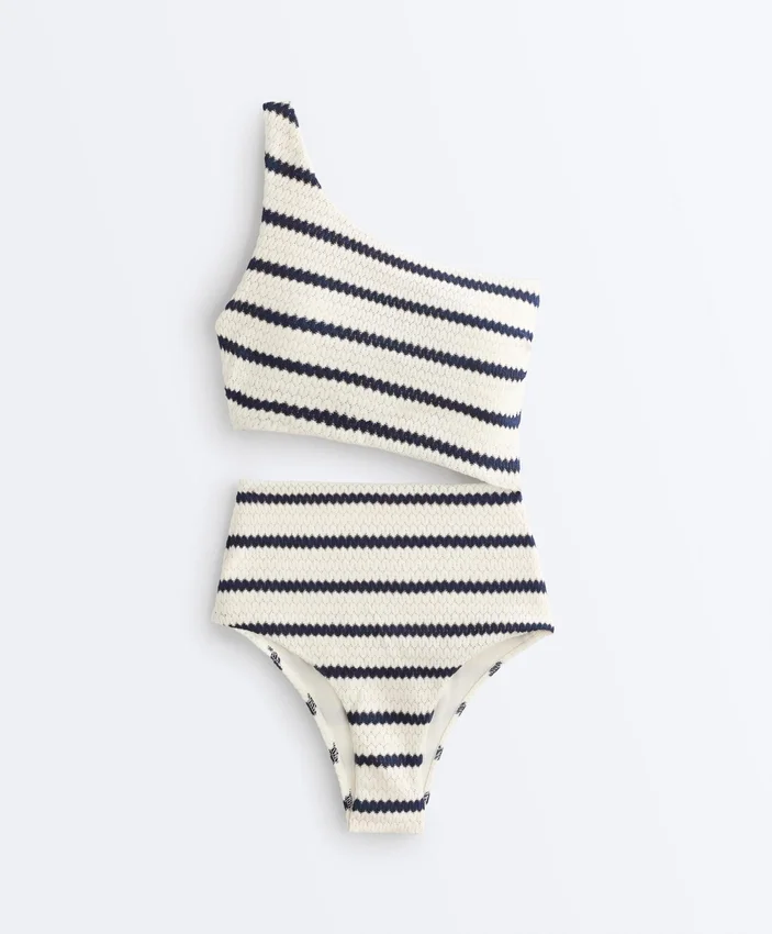 Trikini asimmetrico a righe in crochet Trikini asimmetrico a righe in crochet