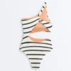 Trikini asimmetrico a righe in crochet Trikini asimmetrico a righe in crochet