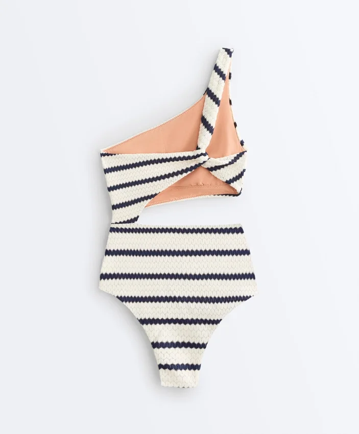 Trikini asimmetrico a righe in crochet Trikini asimmetrico a righe in crochet