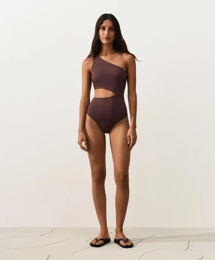 Trikini con spalline asimmetriche Trikini con spalline asimmetriche
