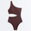 Trikini con spalline asimmetriche Trikini con spalline asimmetriche