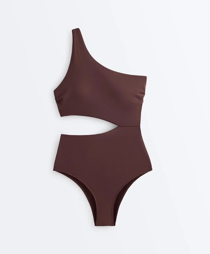 Trikini con spalline asimmetriche Trikini con spalline asimmetriche