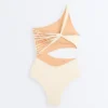 Trikini con spalline asimmetriche Trikini con spalline asimmetriche