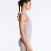 Tuta corta compressiva a contrasto in pantaloncini
