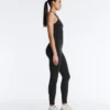 Tuta intera compressiva con scollo all’americana Tuta intera compressiva con scollo all’americana
