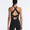 Tuta intera compressiva con scollo all’americana Tuta intera compressiva con scollo all’americana