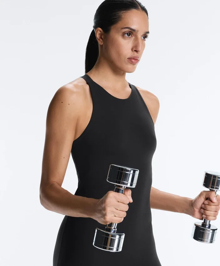 Tuta intera compressiva con scollo all’americana Tuta intera compressiva con scollo all’americana