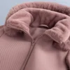Tuta intera elasticizzata aderente e resistente all’acqua