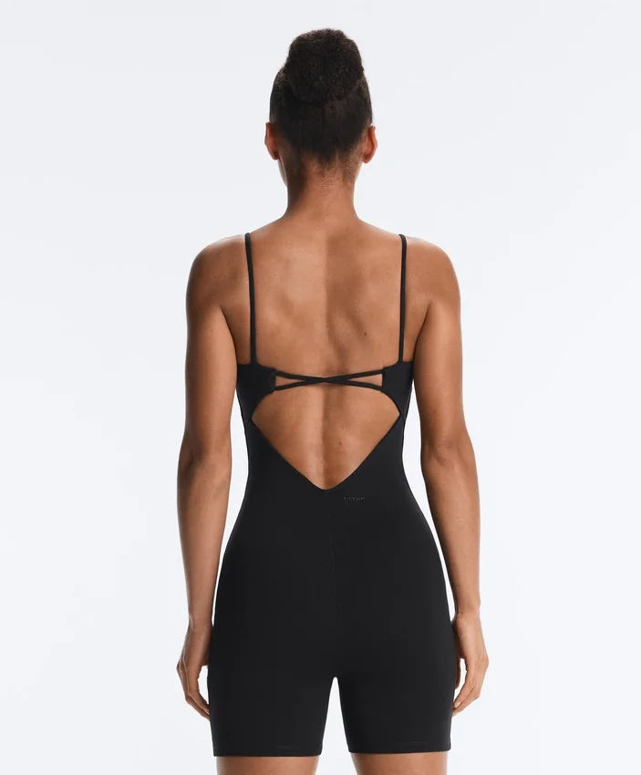 Tuta intera Evermove con schiena scoperta in pantaloncini Tuta intera Evermove con schiena scoperta in pantaloncini
