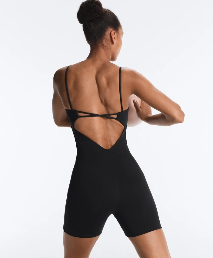 Tuta intera Evermove con schiena scoperta in pantaloncini Tuta intera Evermove con schiena scoperta in pantaloncini