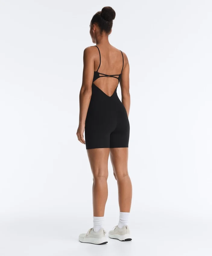 Tuta intera Evermove con schiena scoperta in pantaloncini Tuta intera Evermove con schiena scoperta in pantaloncini