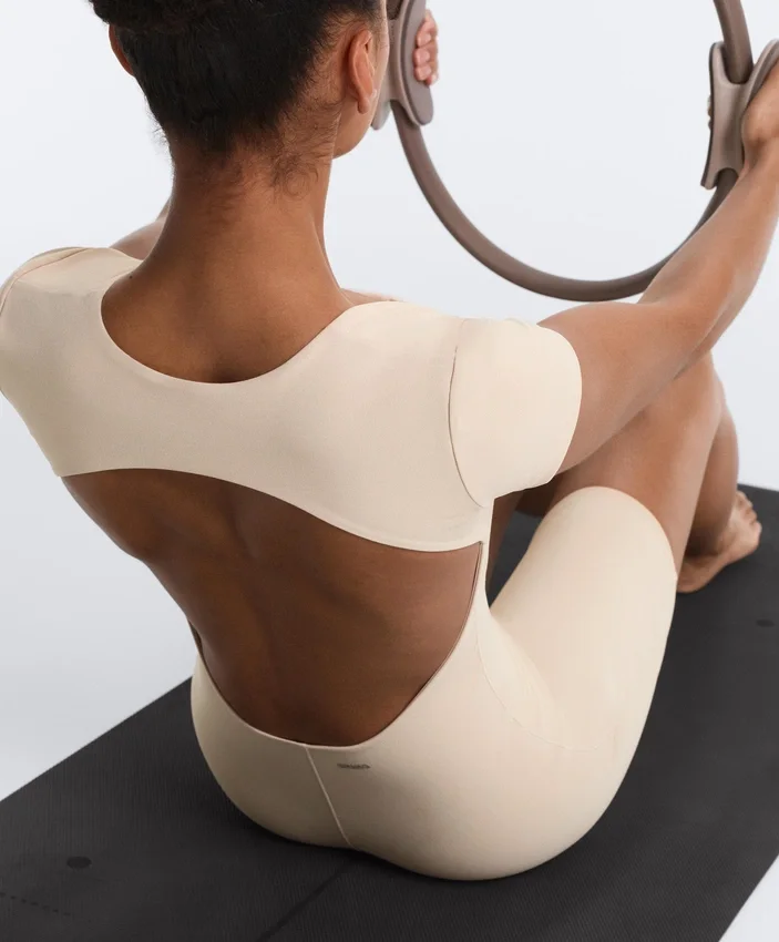 Tuta intera Evermove con scollo quadrato in stile pantaloncini Tuta intera Evermove con scollo quadrato in stile pantaloncini