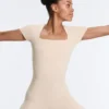 Tuta intera Evermove con scollo quadrato in stile pantaloncini Tuta intera Evermove con scollo quadrato in stile pantaloncini