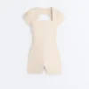 Tuta intera Evermove con scollo quadrato in stile pantaloncini Tuta intera Evermove con scollo quadrato in stile pantaloncini
