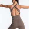 Tuta intera lunga svasata Comfortlux con scollo incrociato Tuta intera lunga svasata Comfortlux con scollo incrociato