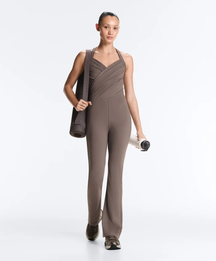 Tuta intera lunga svasata Comfortlux con scollo incrociato Tuta intera lunga svasata Comfortlux con scollo incrociato